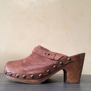 TOPSHOP Leather Clog Cognac Brown Wood Heel Studded Slide Mule